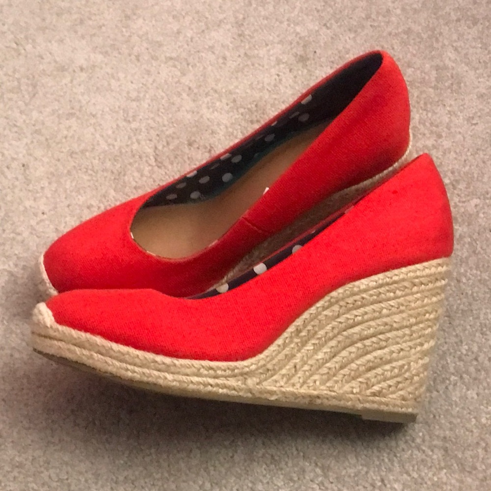 Size 7 1/2 wedges.  Red orange color.